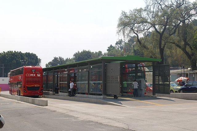 Estación Hospital Infantil La Villa L7 del Metrobús transbordo L6